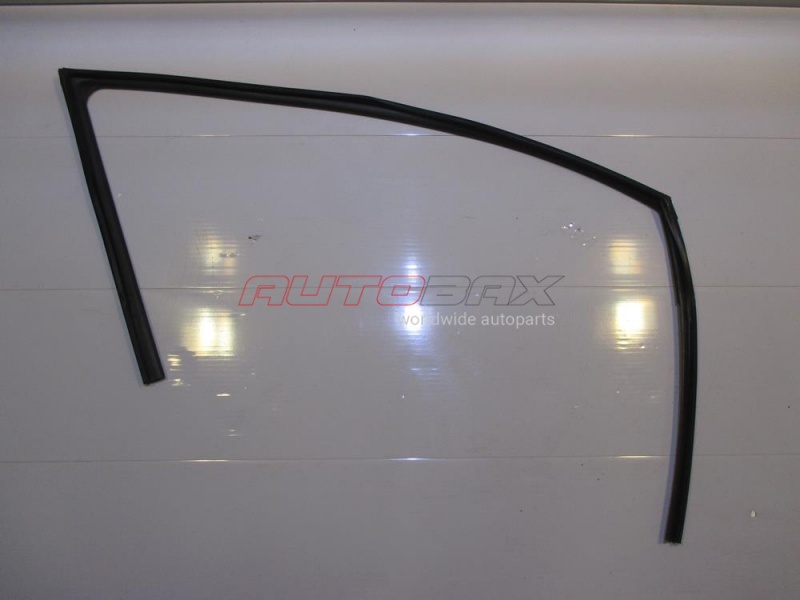 Уплотнитель Стекла Двери Sonata VI 2010>